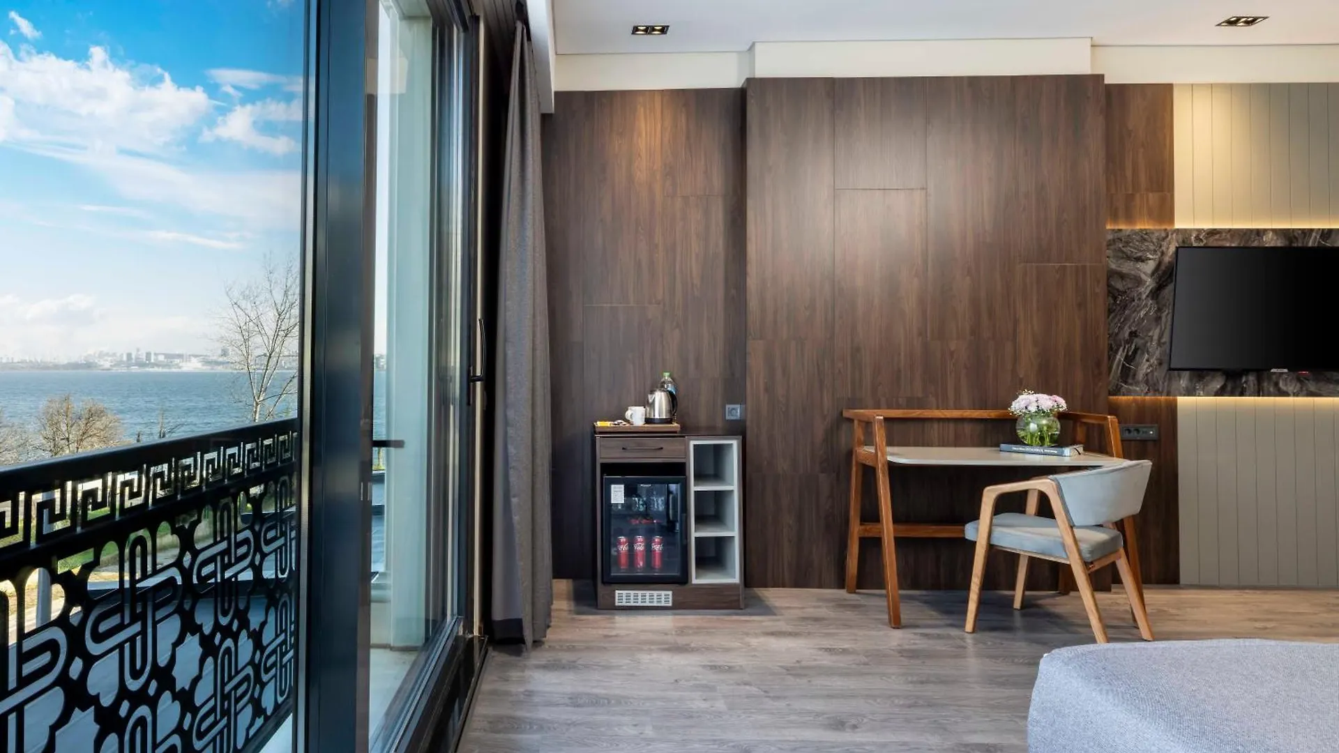 Ezkar Bathonea Art Istanbul Hotel