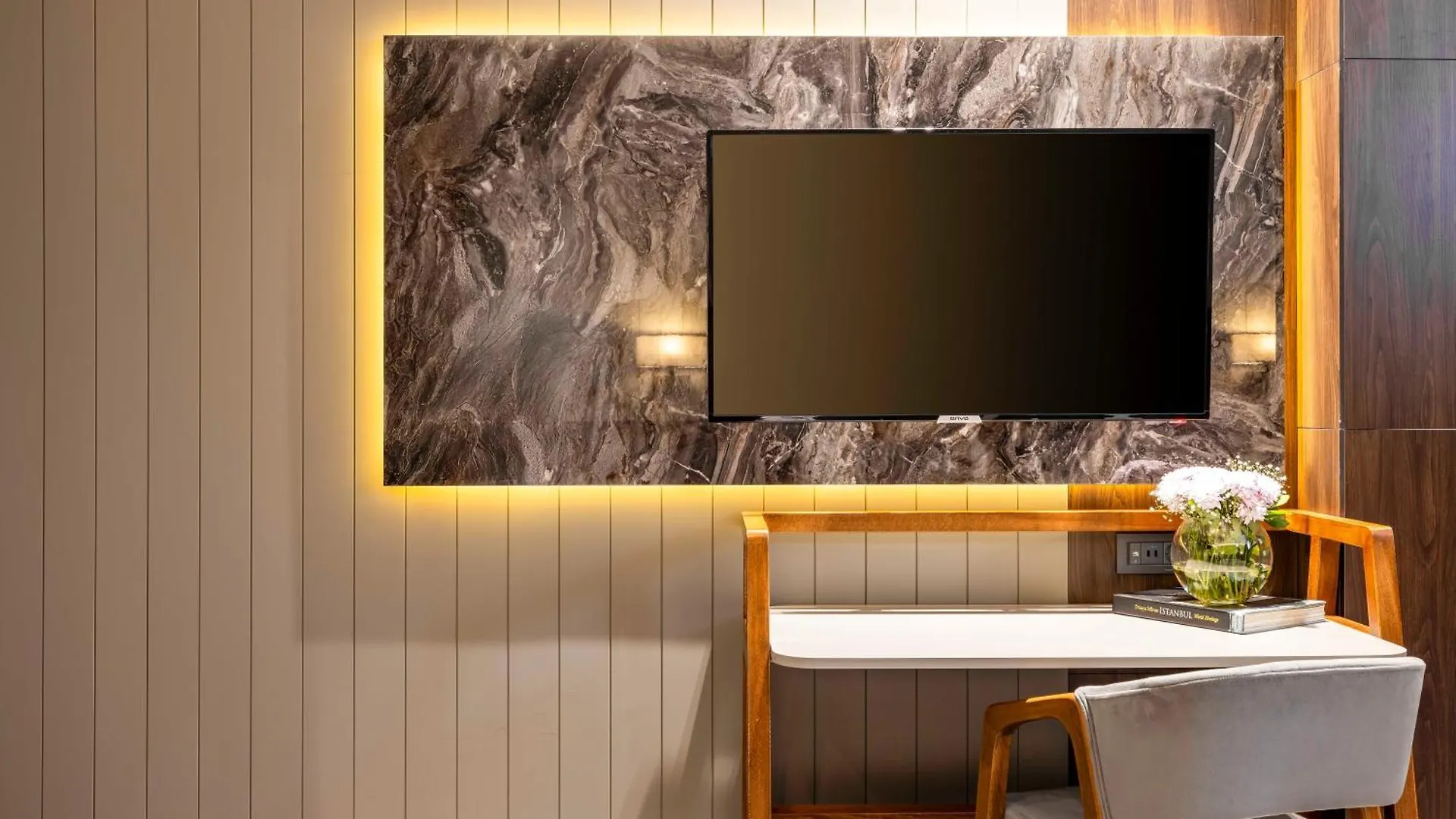 Ezkar Bathonea Art Istanbul Hotel