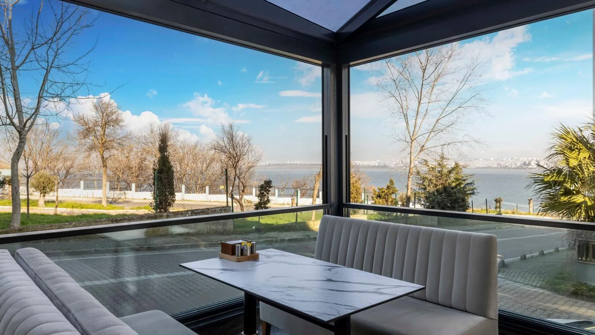 Ezkar Bathonea Art Istanbul Hotel