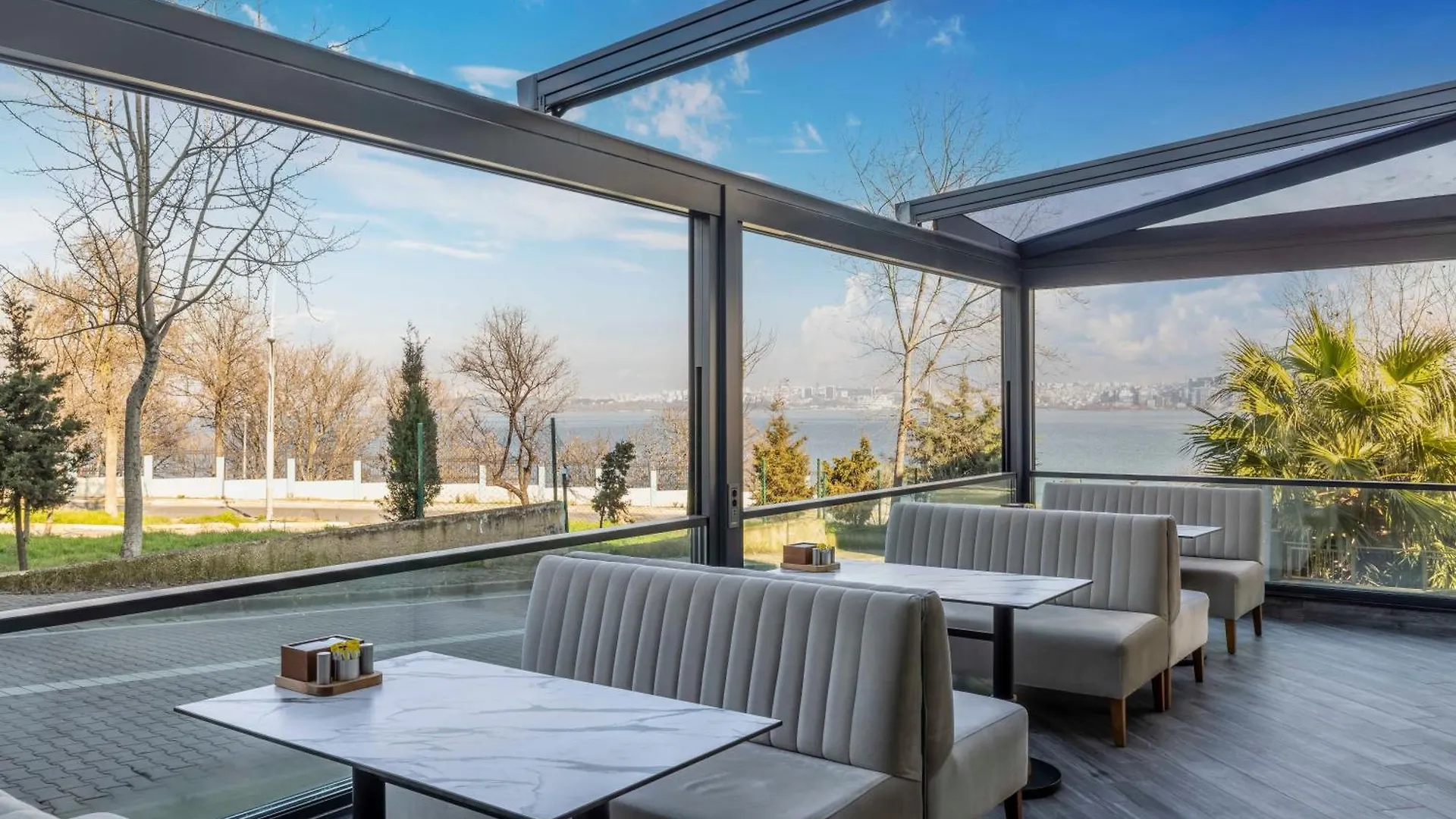 Ezkar Bathonea Art Istanbul Hotel